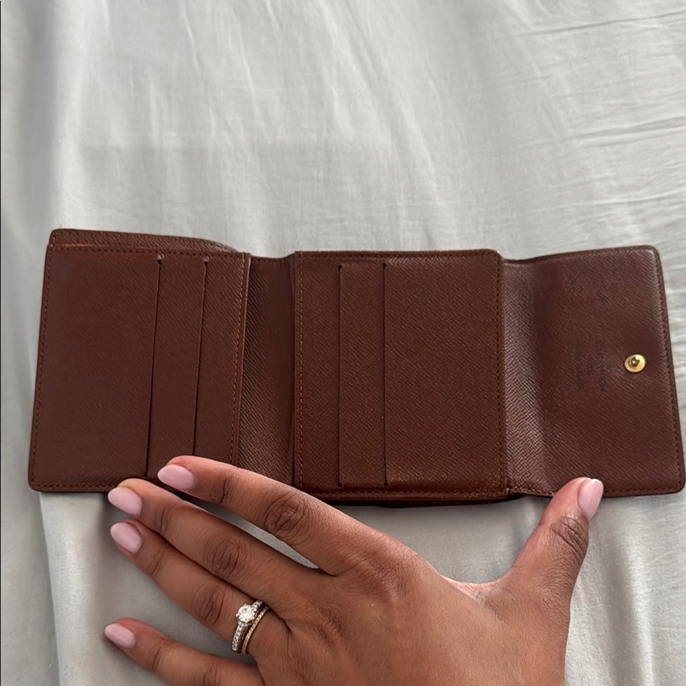 Louis Vuitton Brown Monogram Elise Trifold Unisex Wallet - Picture 4 of 7